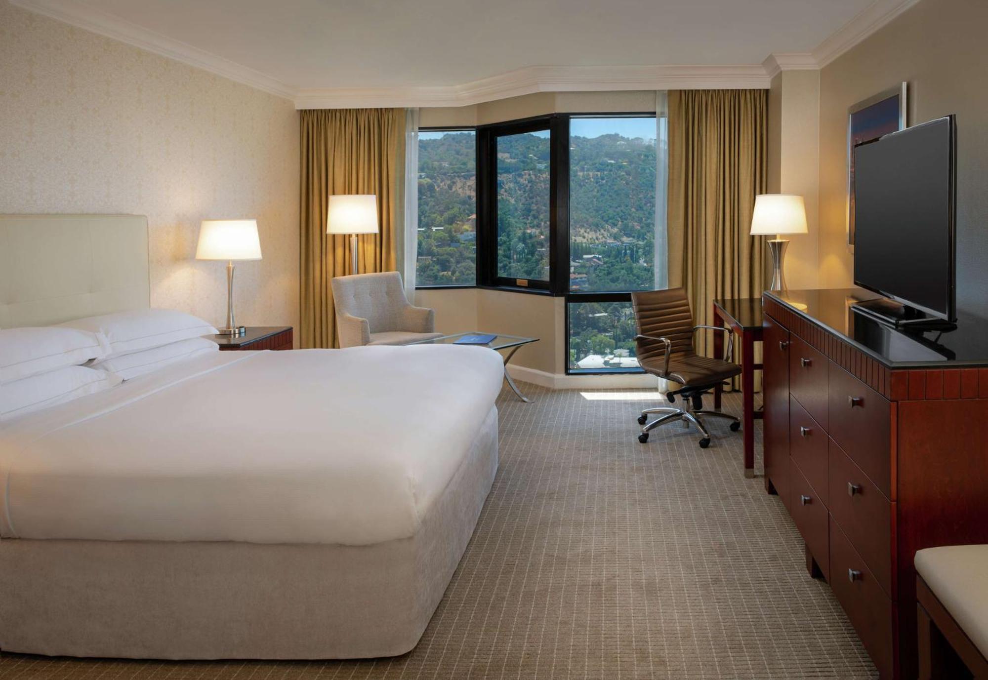 Hilton Los Angeles-Universal City Exterior photo