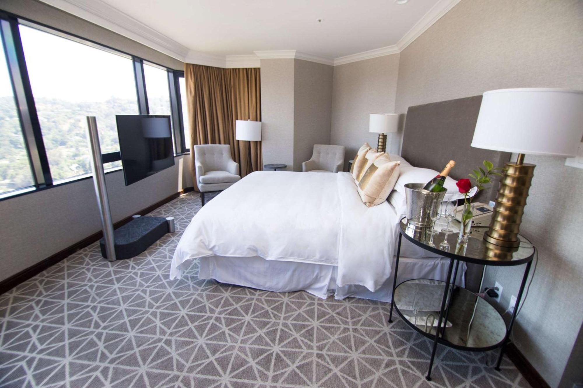 Hilton Los Angeles-Universal City Exterior photo