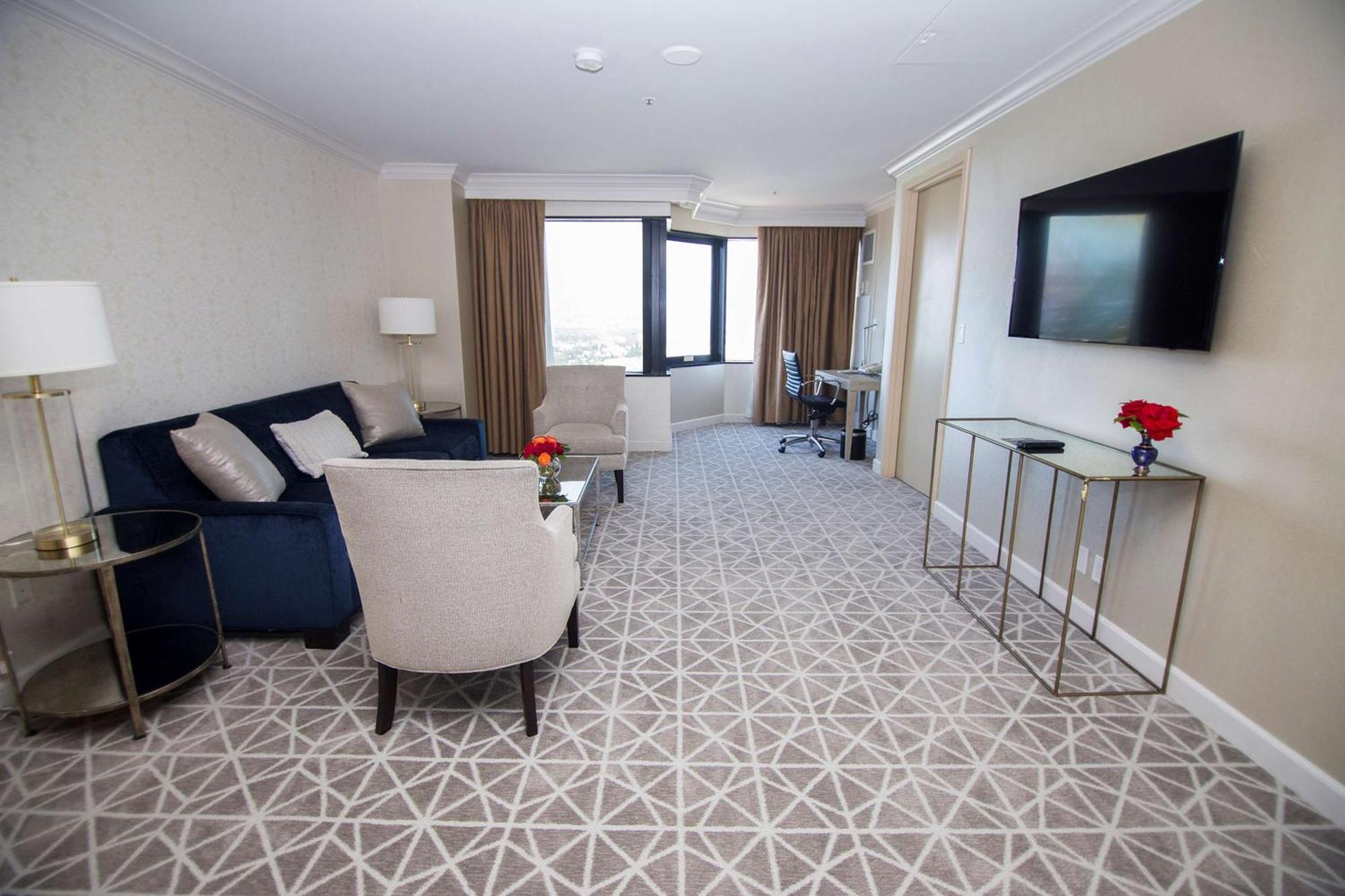 Hilton Los Angeles-Universal City Exterior photo